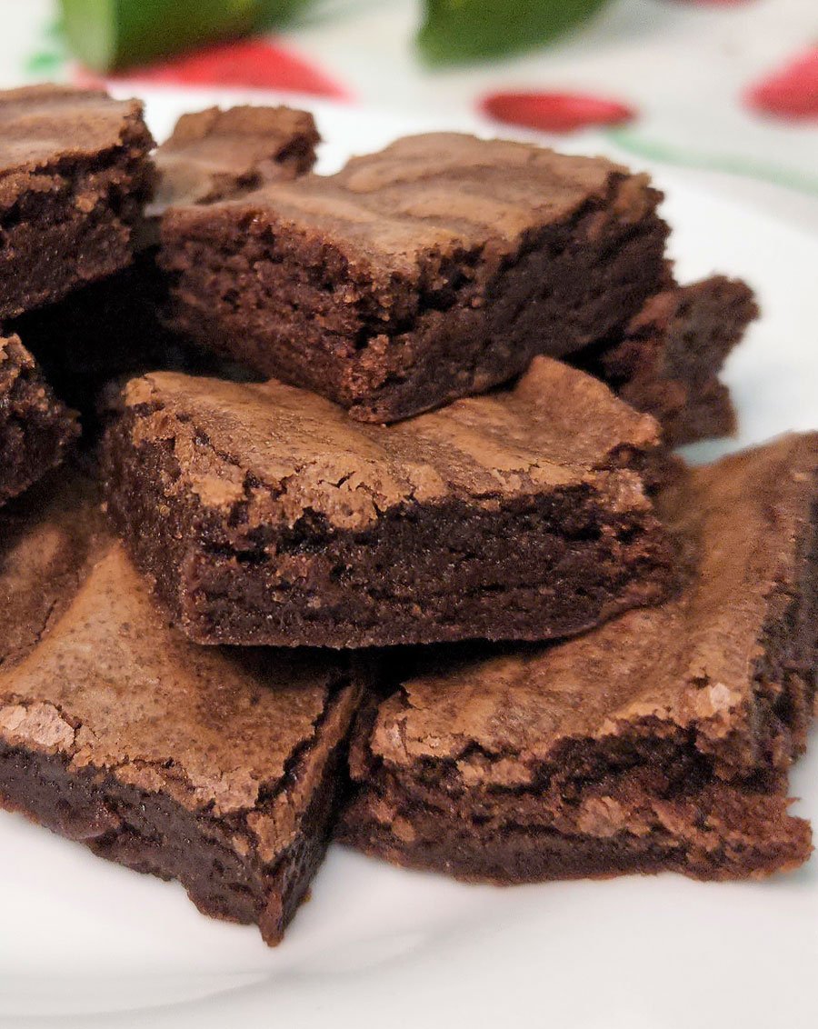 brownie-amanteigado-molhadinho-por-dentro-e-crocante-por-fora-tamires-mota-1