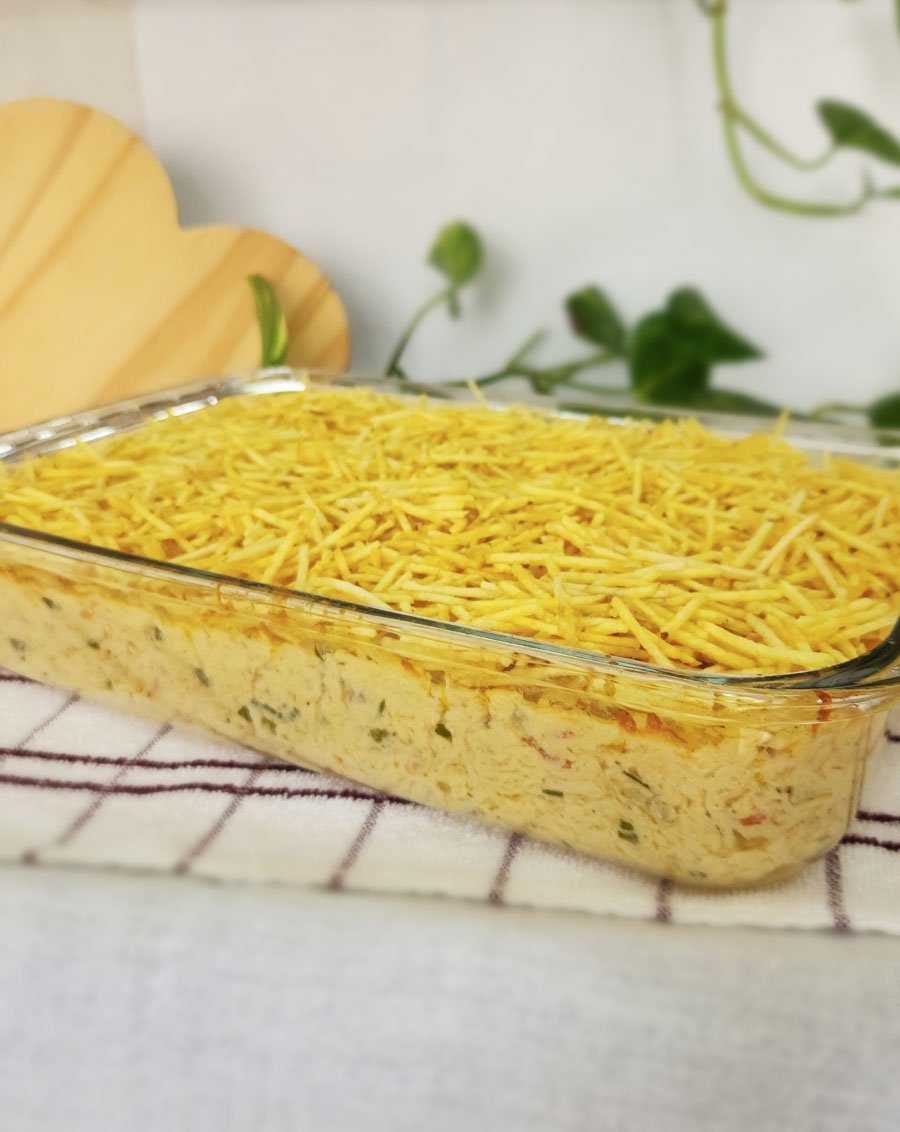 Fricassê de Frango com Creme de Milho e Batata Palha