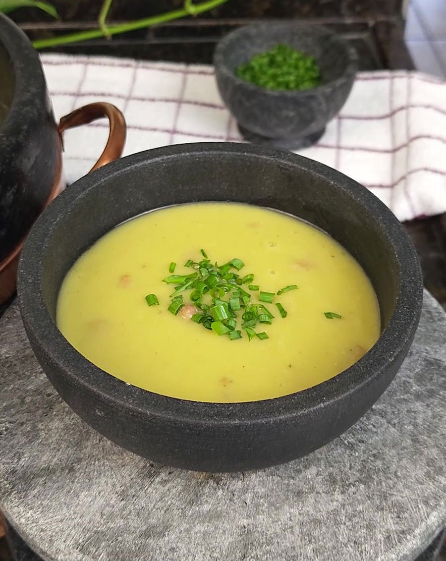 Caldo de Ervilha Cremoso com Bacon e Calabresa