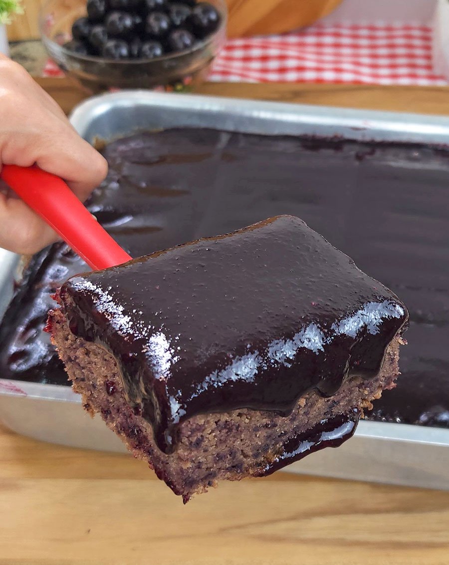 Bolo de Jabuticaba Com Cobertura